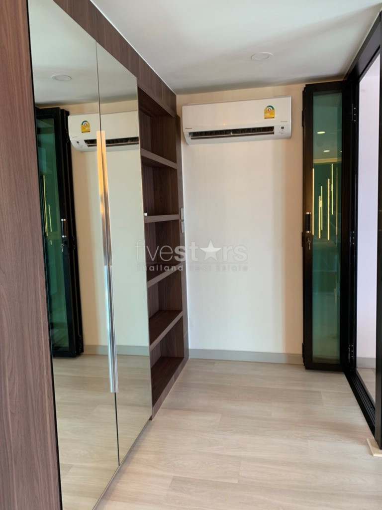 1 bedroom duplex condo for rent on Sathorn, photo 8