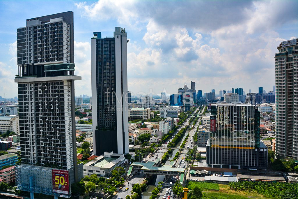 Spacious 3-bedroom condo close to BTS Chong Nonsi, photo 2