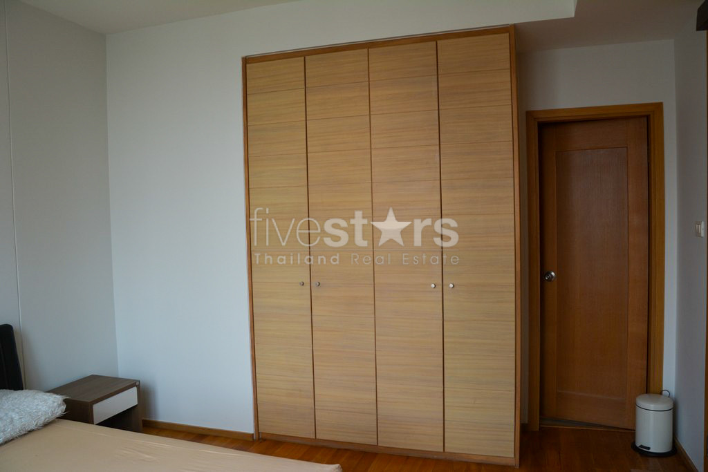 Spacious 3-bedroom condo close to BTS Chong Nonsi, photo 16