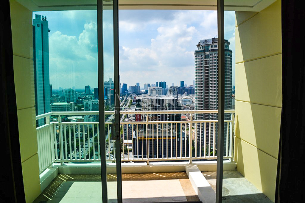 Spacious 3-bedroom condo close to BTS Chong Nonsi, photo 3