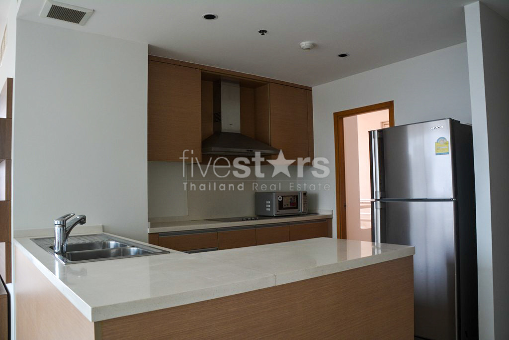 Spacious 3-bedroom condo close to BTS Chong Nonsi, photo 8