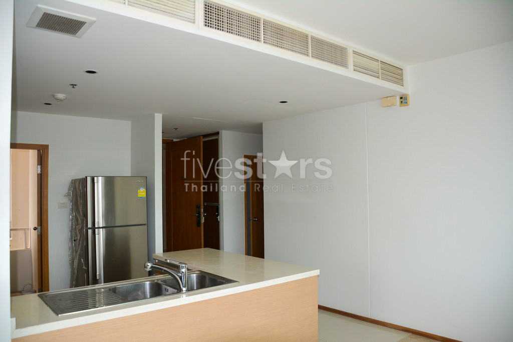 Spacious 3-bedroom condo close to BTS Chong Nonsi, photo 7