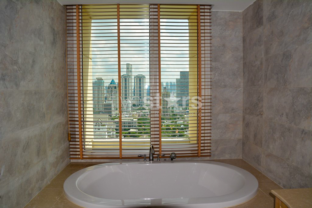 Spacious 3-bedroom condo close to BTS Chong Nonsi, photo 17