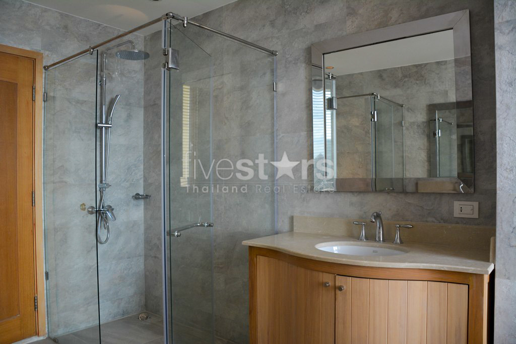 Spacious 3-bedroom condo close to BTS Chong Nonsi, photo 18