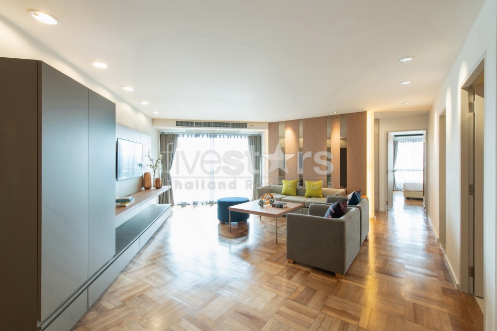 Appartement 3 chambres à louer sur Narathiwas-Sathorn
