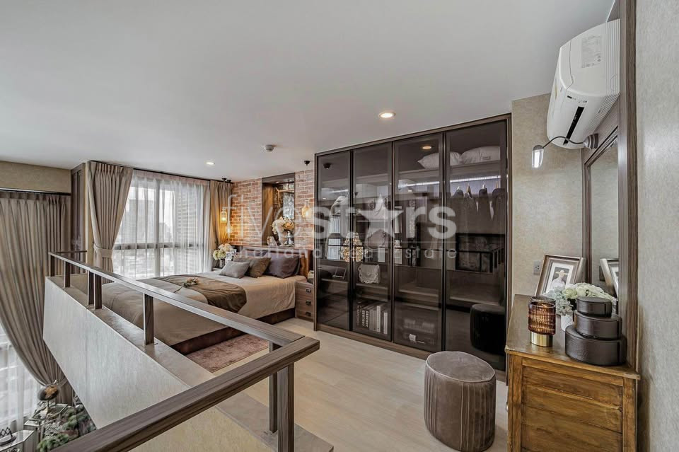 1-bedroom duplex + office room for rent near BTS Chong Nonsi.