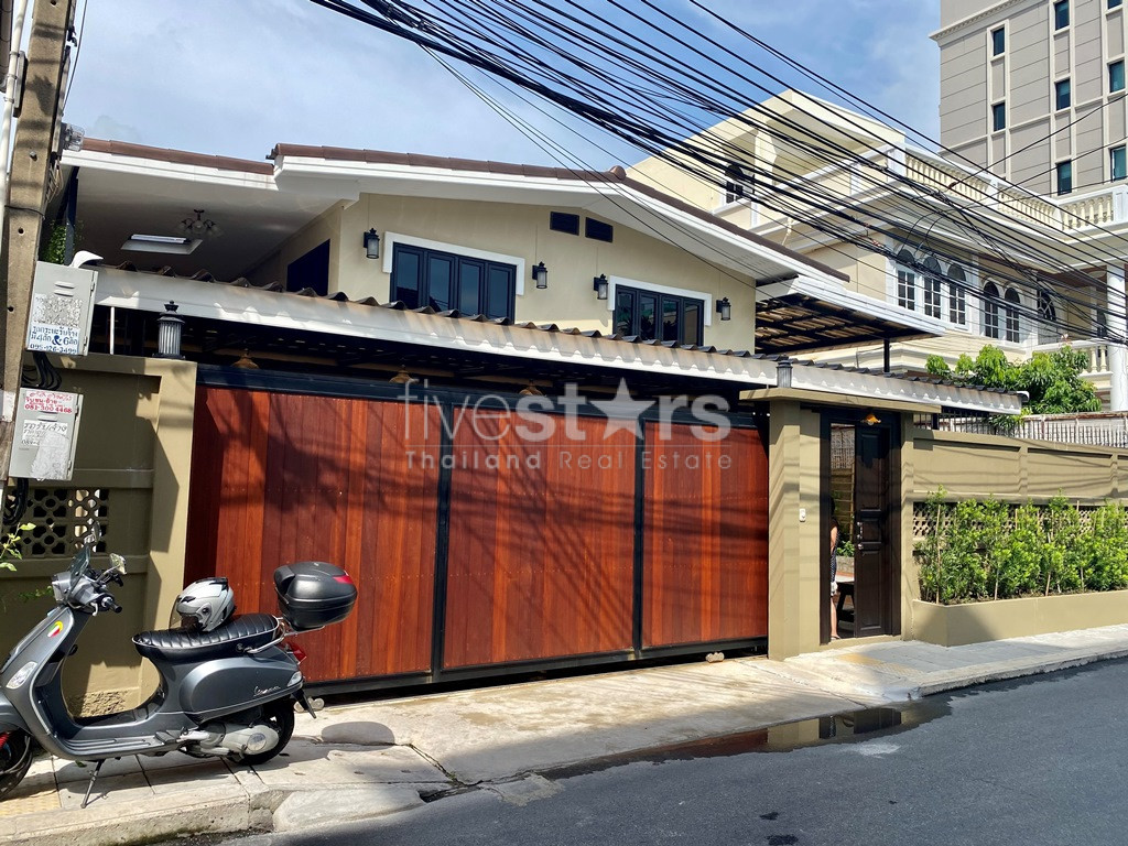 4-bedroom single house newly renovated on Narathiwas - Sathorn