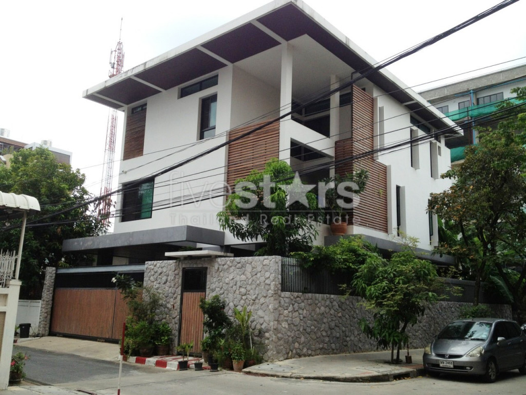 Luxury single house 6 bedroom for rent on Narathiwas
