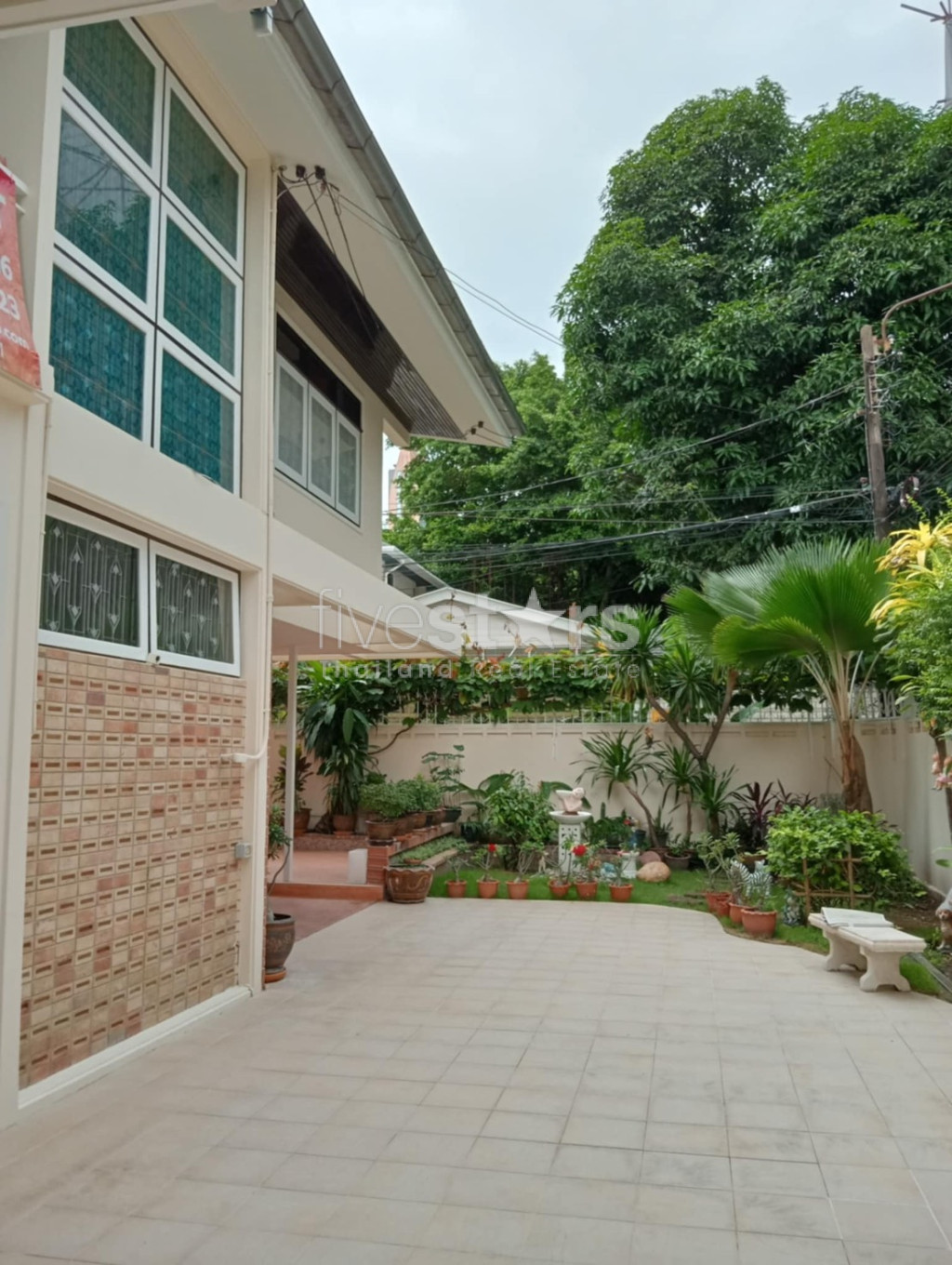 3-Bedroom House for Rent in Sathorn, near BTS Chong Nonsi