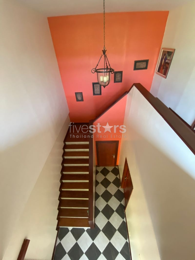 House in compound with private swimming pool 5 bedrooms for rent in Onnut Pattanakan, photo 11