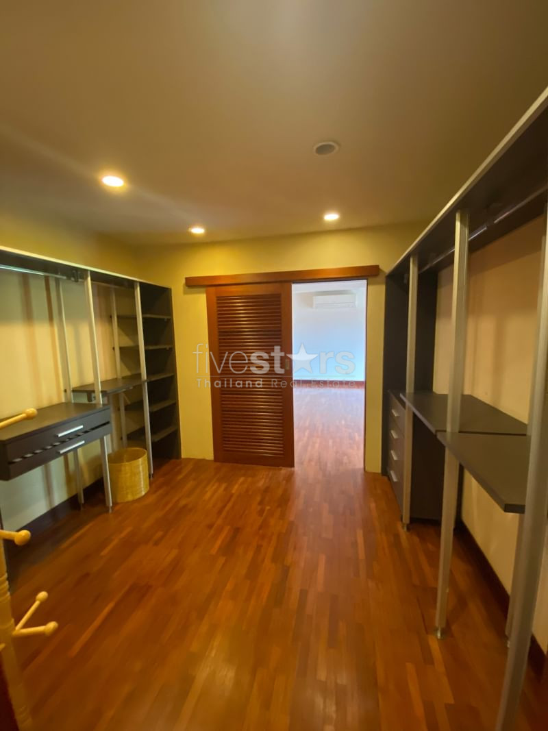 House in compound with private swimming pool 5 bedrooms for rent in Onnut Pattanakan, photo 12