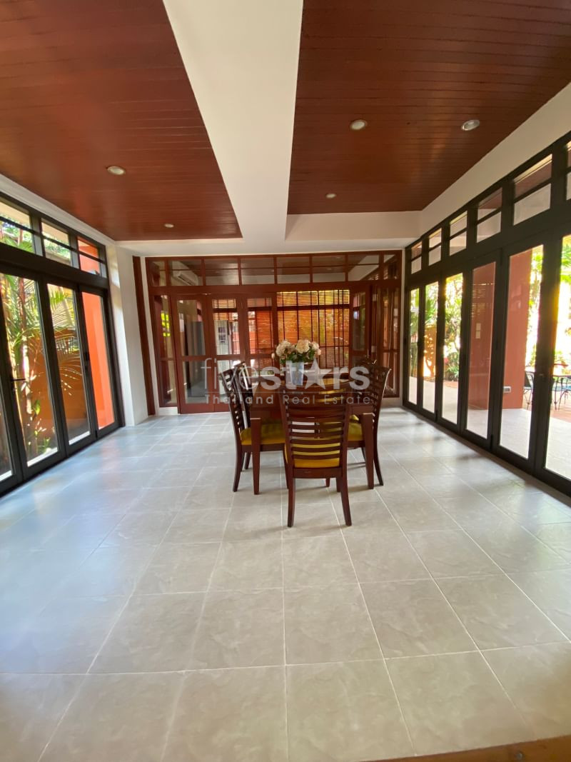 House in compound with private swimming pool 5 bedrooms for rent in Onnut Pattanakan, photo 13