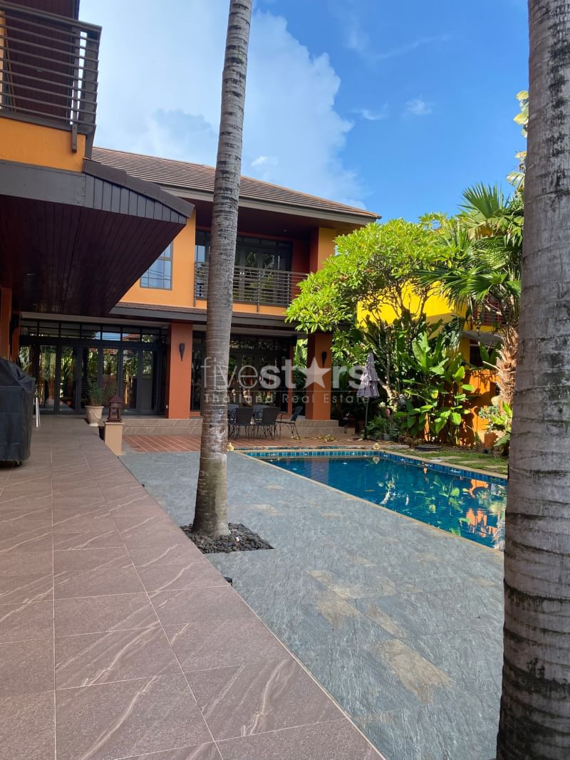 House in compound with private swimming pool 5 bedrooms for rent in Onnut Pattanakan, photo 2