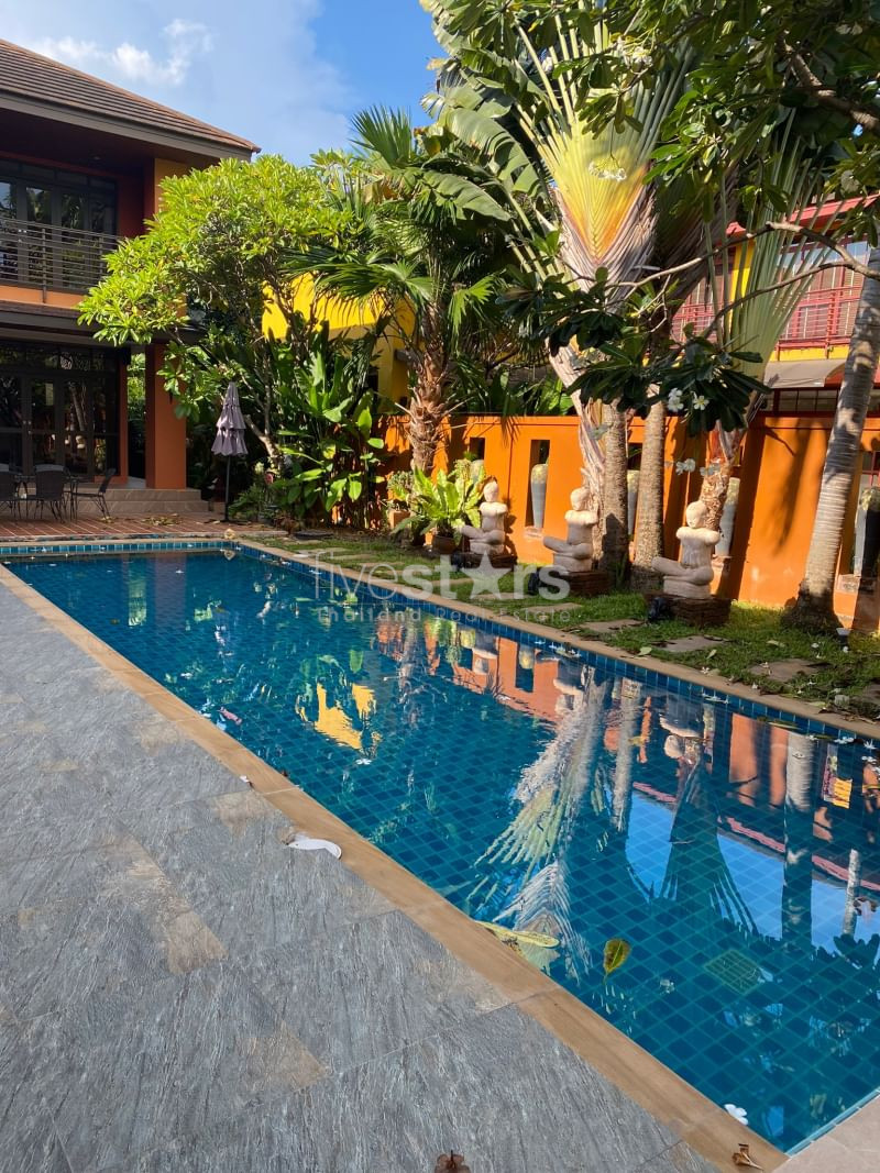 House in compound with private swimming pool 5 bedrooms for rent in Onnut Pattanakan, photo 3