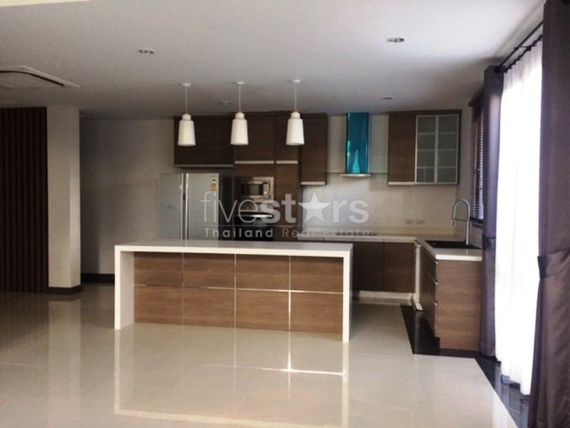 4 bedrooms house in compound for rent in Lasal, photo 3