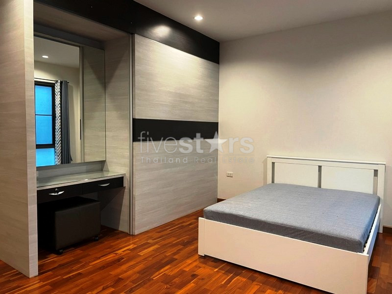 4 bedrooms house in compound for rent in Lasal, photo 6