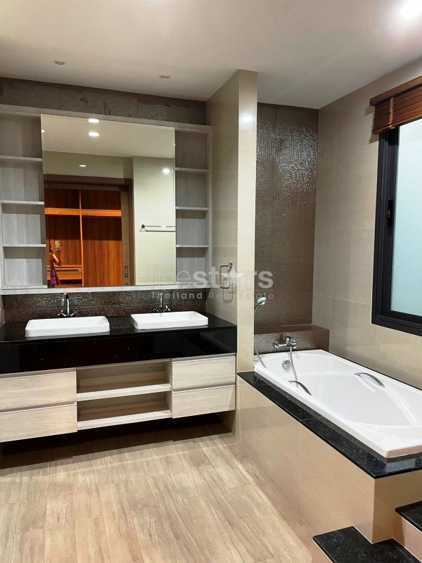 4 bedrooms house in compound for rent in Lasal, photo 9