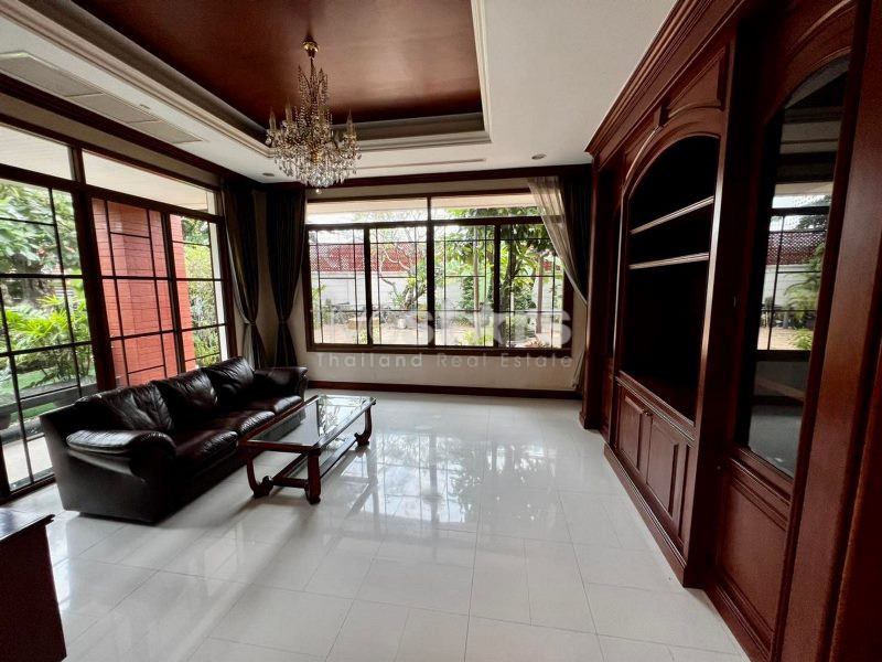 5-bedroom Single house for sale on Pattanakarn, photo 7
