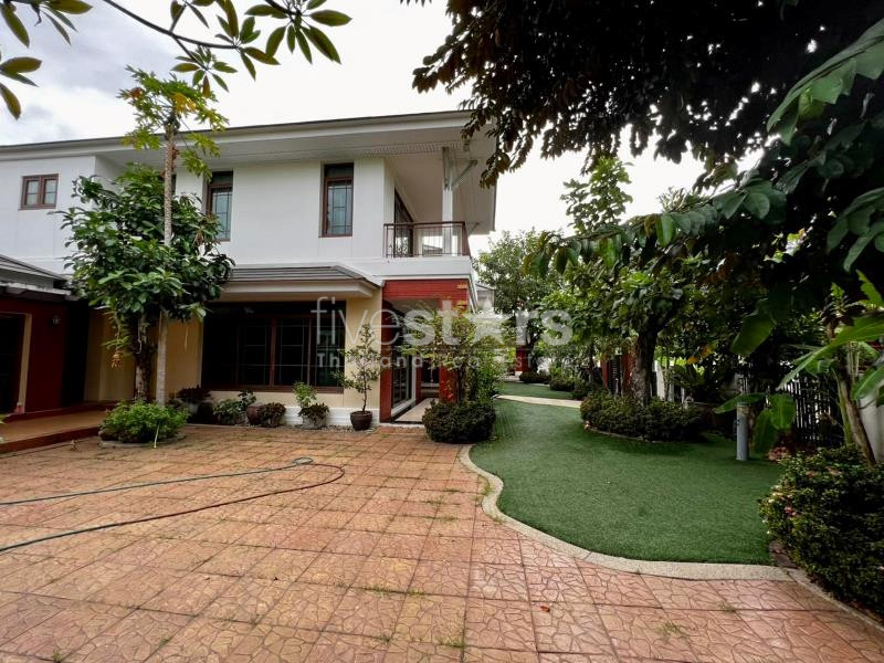 5-bedroom Single house for sale on Pattanakarn, photo 2