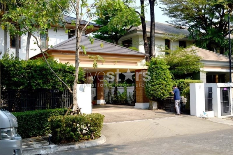 Maison de 5 chambres à louer à Pattanakarn-Srinakarin