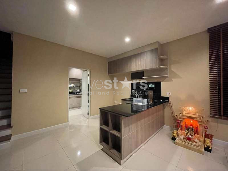 Maison individuelle moderne 3 chambres à louer sur Onnut Wongwean, photo 11
