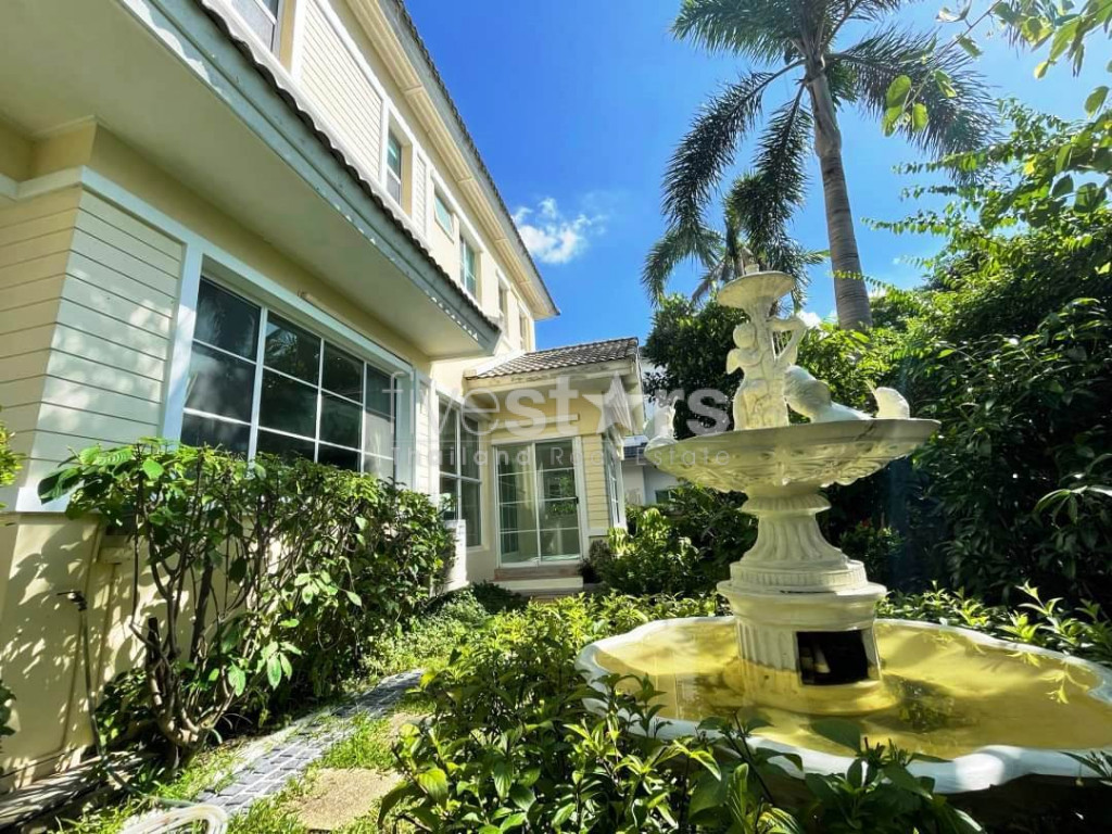 3-bedroom house in compound for rent on Rama 9 - Onnut