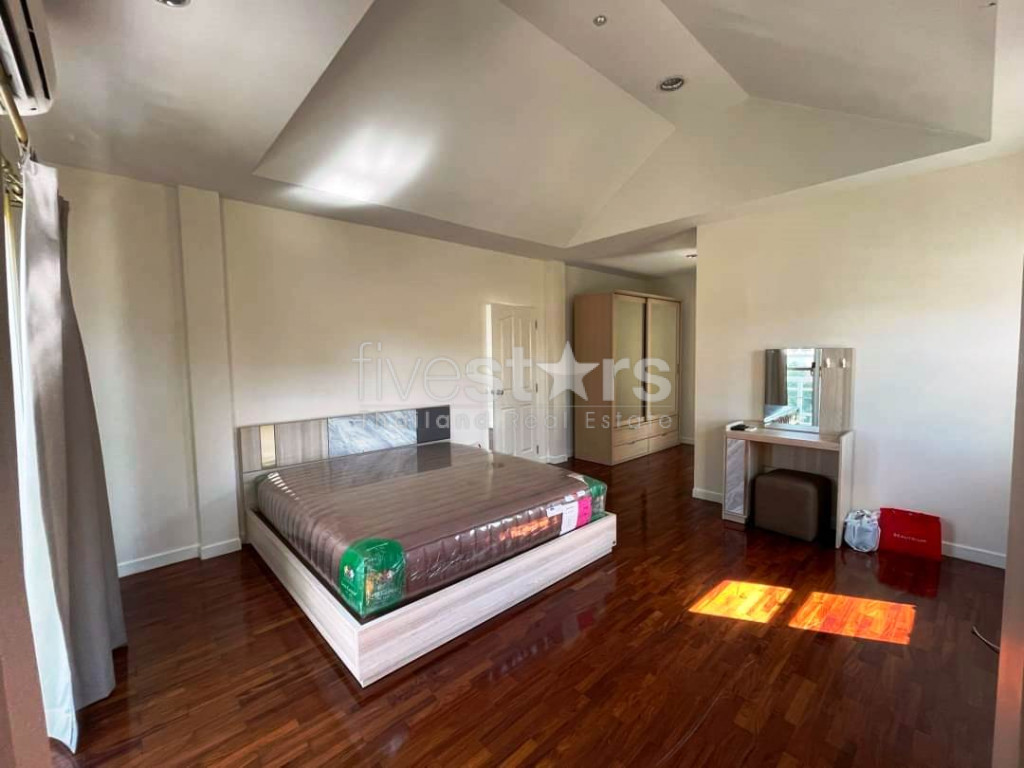 3-bedroom house in compound for sale on Rama 9 - Onnut, photo 8