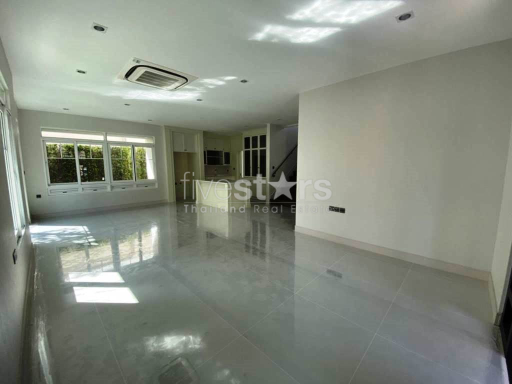 Maison de 4 chambres dans un complexe à louer Bangna-Km.7, photo 9