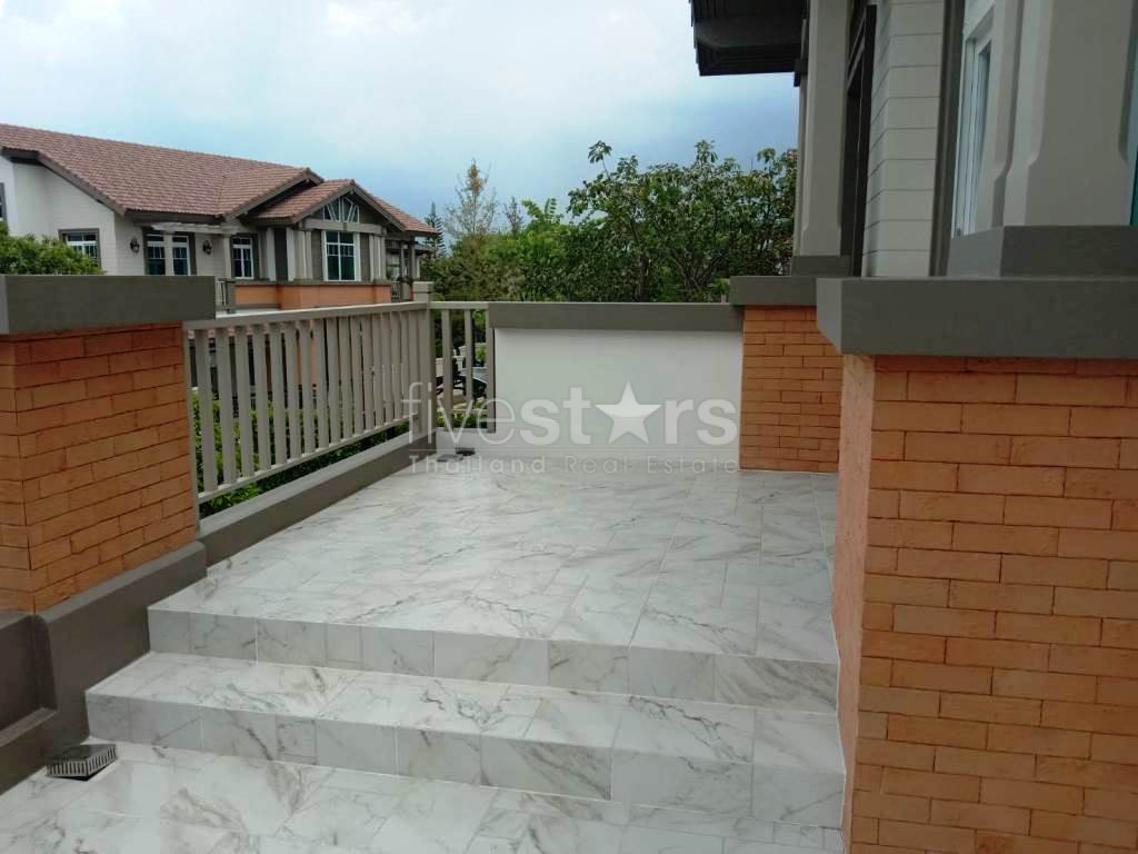 Maison de 4 chambres dans un complexe à louer Bangna-Km.7, photo 5