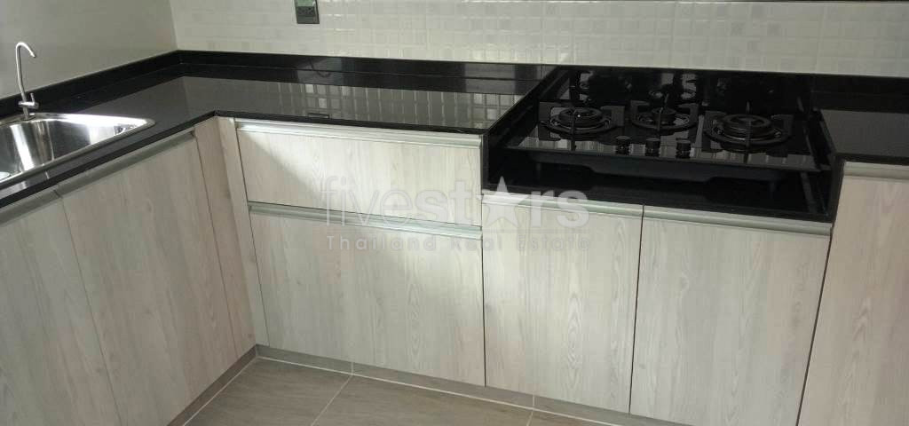 Maison de 4 chambres dans un complexe à louer Bangna-Km.7, photo 6