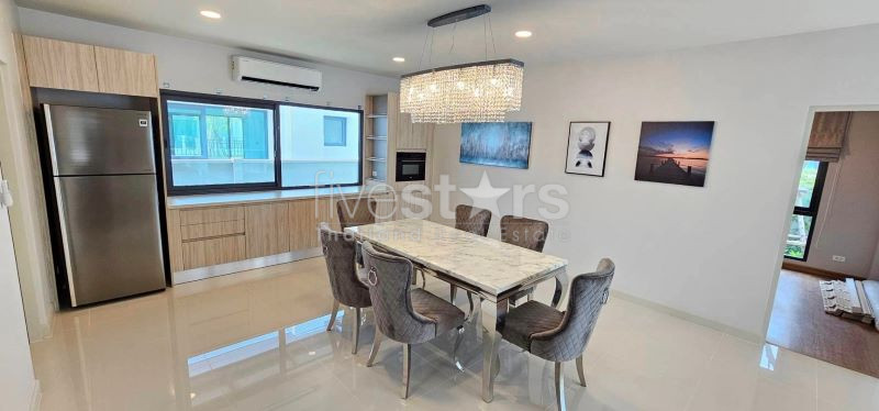 Maison Moderne 4 Chambres à louer sur Bangna, photo 10