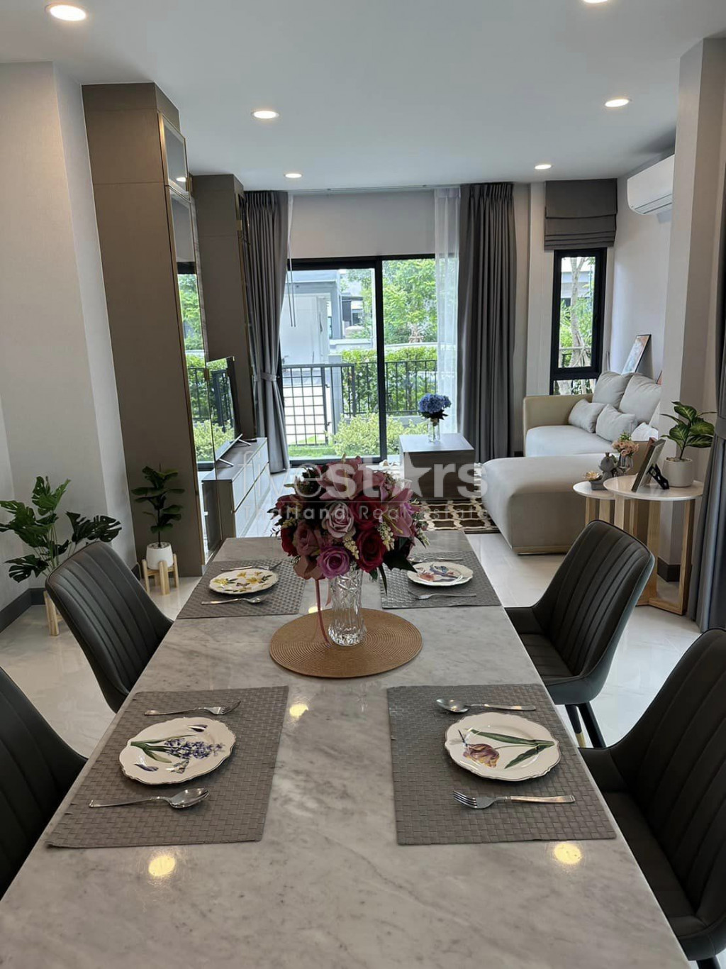 4-bedroom house in compound for rent on Bangna