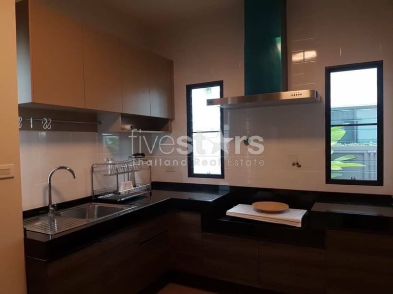 Maison indépendante moderne de 4 chambres à louer à Bangna, photo 10