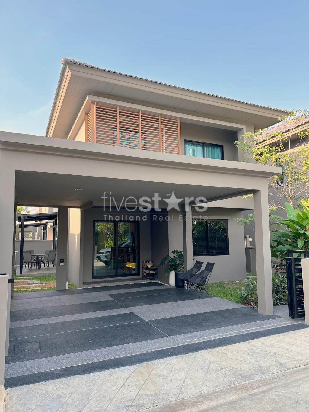Modern 4 bedroom detached house for sale on Bangna