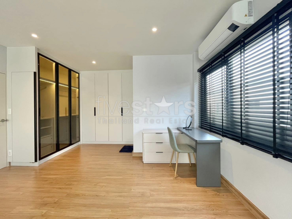 Maison Moderne 4 Chambres à louer Bangna, photo 9