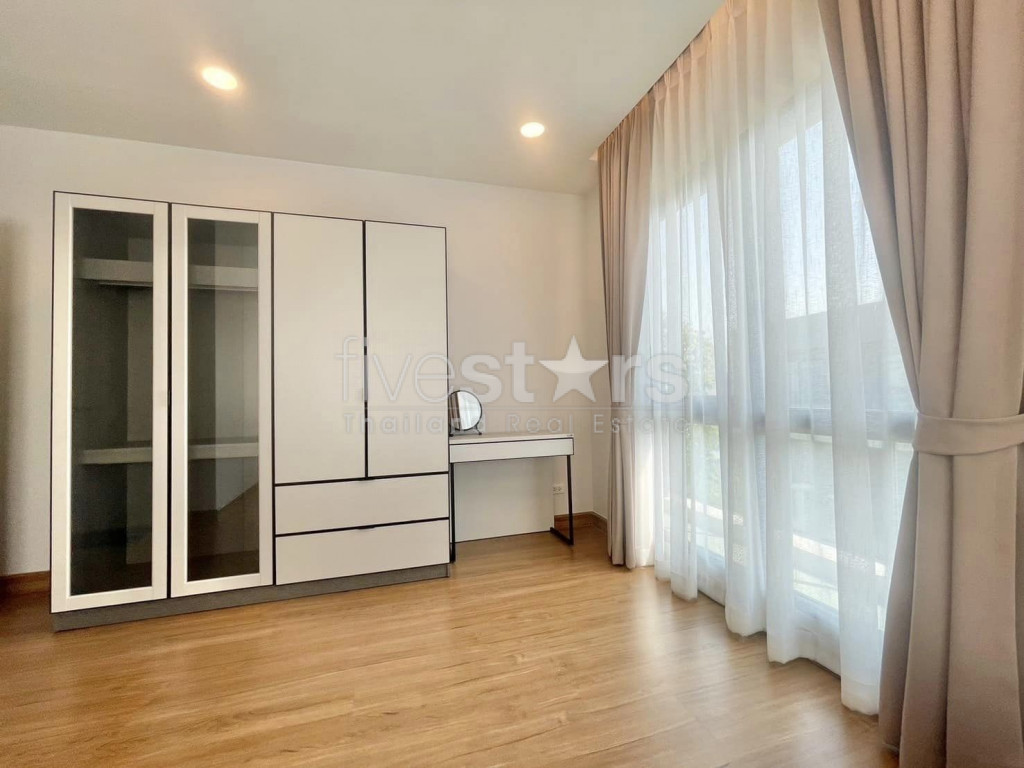 Maison Moderne 4 Chambres à louer Bangna, photo 7