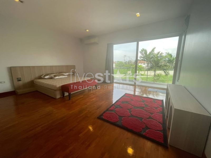 House in compound with private swimming pool 4 bedrooms for rent in Onnut Pattanakan, photo 9