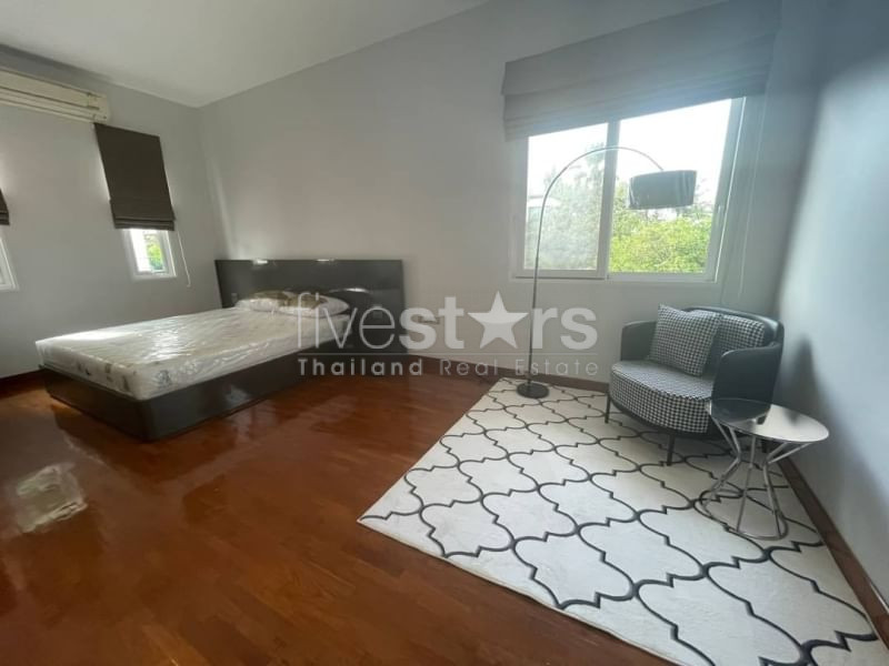 House in compound with private swimming pool 4 bedrooms for rent in Onnut Pattanakan, photo 7