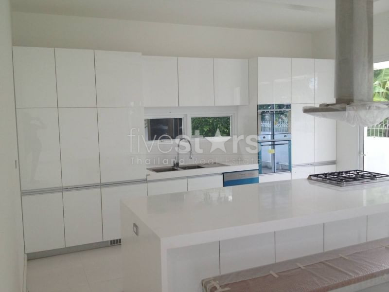 House in compound with private swimming pool 4 bedrooms for rent in Onnut Pattanakan, photo 12