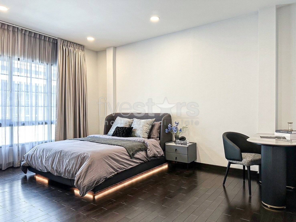 Luxury 4-Bedroom Detached House for Rent in Bangna, photo 12