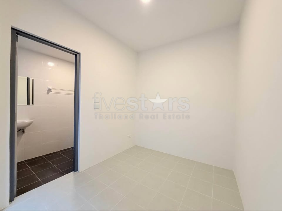 Maison de Luxe Moderne de 4 Chambres à Louer à Bangna, photo 18