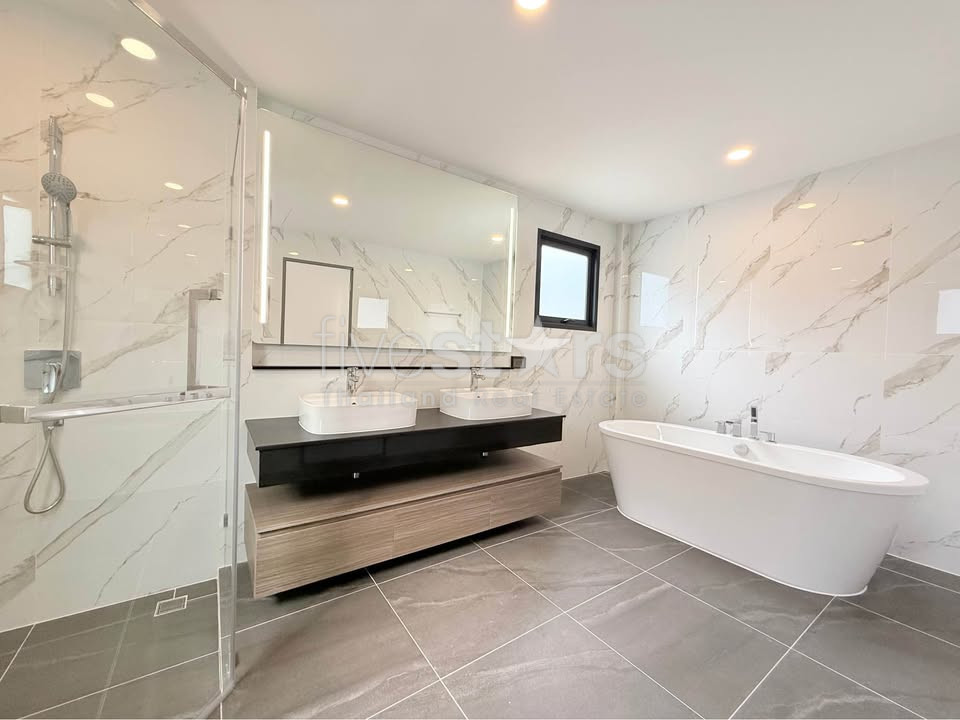 Maison de Luxe Moderne de 4 Chambres à Louer à Bangna, photo 17