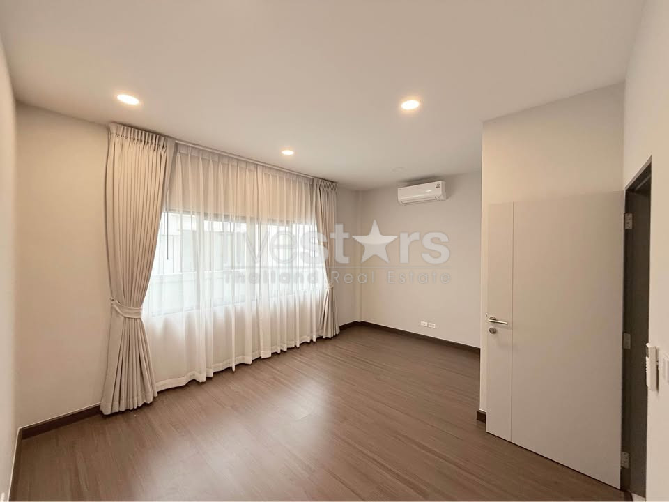 Maison de Luxe Moderne de 4 Chambres à Louer à Bangna, photo 14