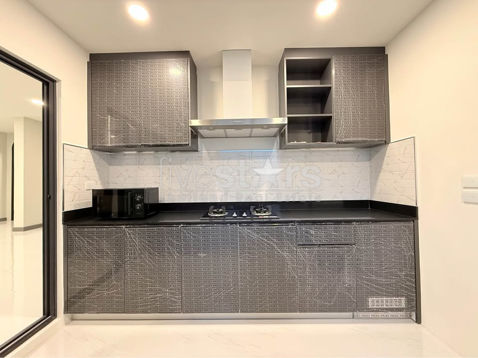 Maison de Luxe Moderne de 4 Chambres à Louer à Bangna, photo 7