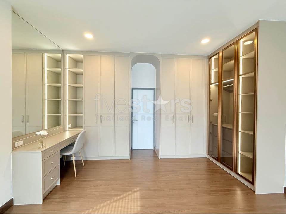 Maison de Luxe Moderne de 4 Chambres à Louer à Bangna, photo 11