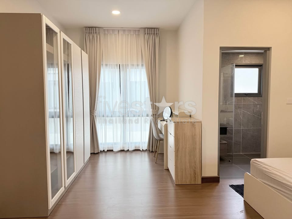 Maison de Luxe Moderne de 4 Chambres à Louer à Bangna, photo 13