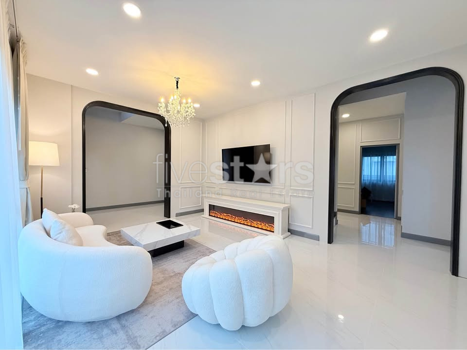 Maison de Luxe Moderne de 4 Chambres à Louer à Bangna, photo 2