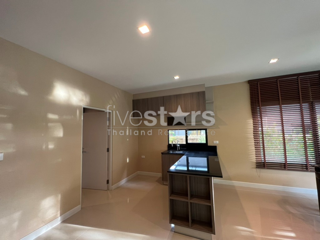 Burasiri Wongwaen–Onnut | House for Sale in a Secure Compound, photo 7
