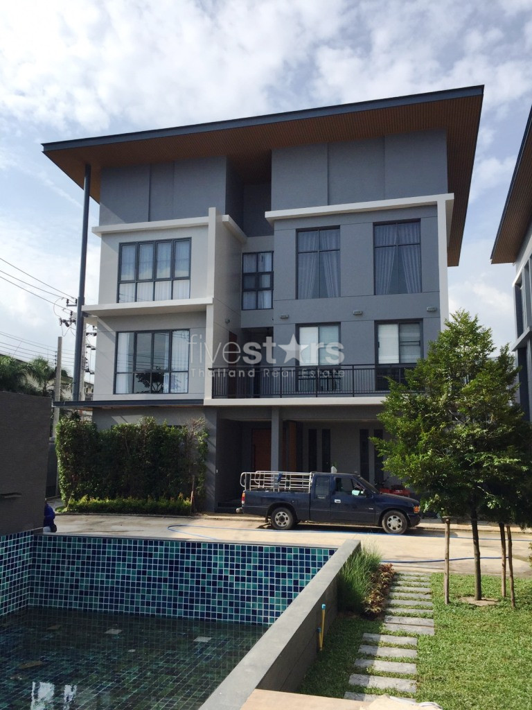 5 bedrooms house for rent near Bangkok Pattana School