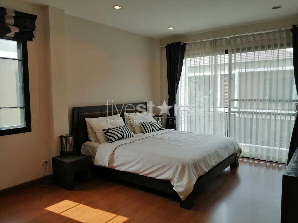 Maison à louer dans une résidence sécurisée près de l'avenue Srinakarin, photo 7